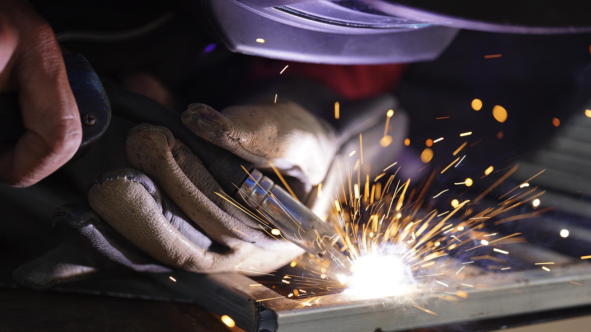 tesla_0003_welding-steel-rack